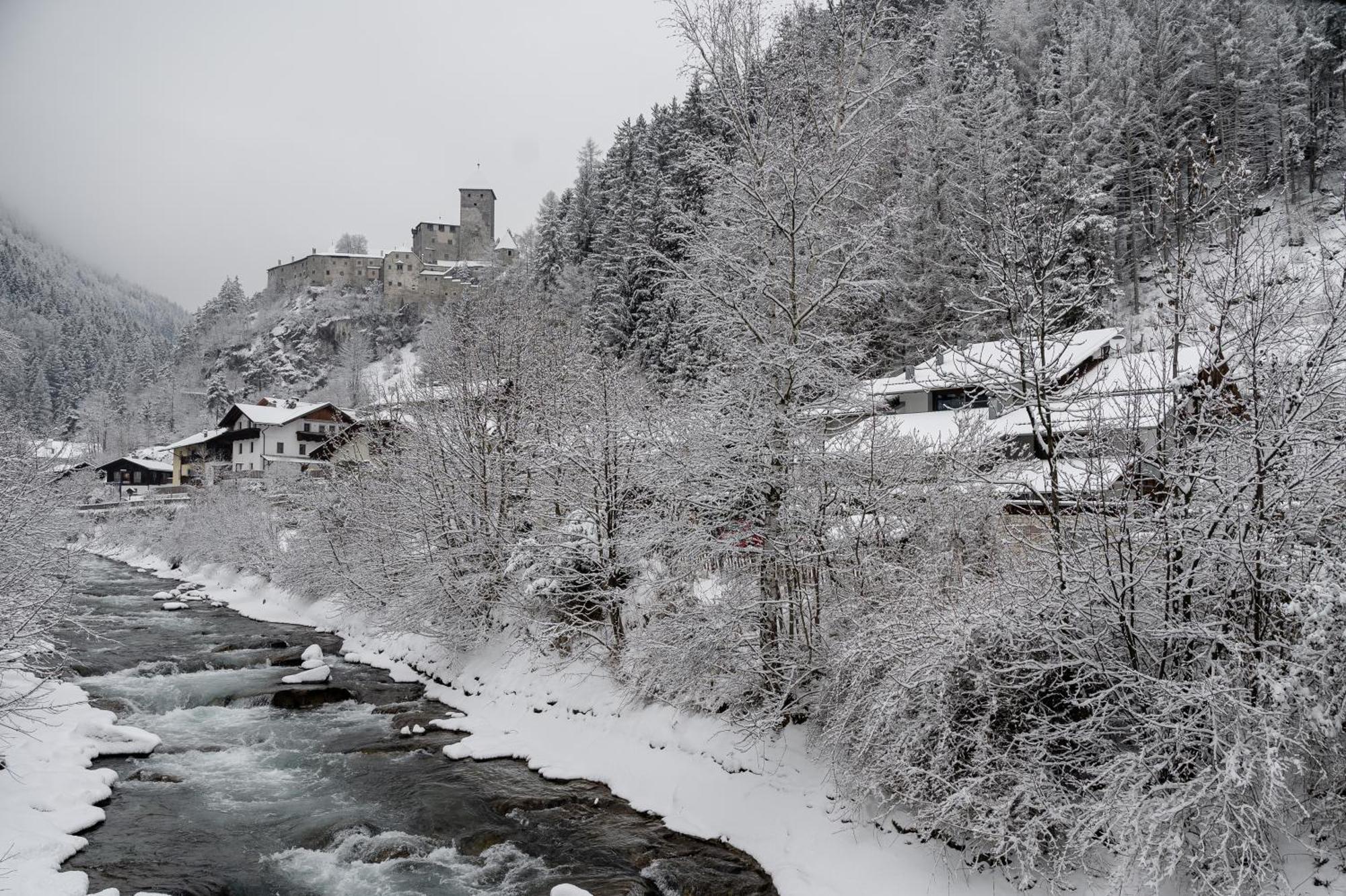 Residenz Feldmuehle Unterhalb Der Burg Taufers *